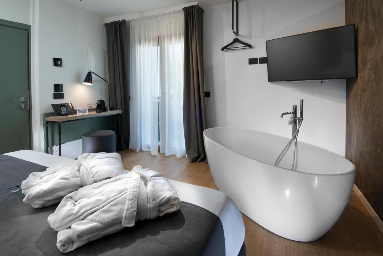 Meg Lifestyle Hotel & Apartaments Riccione Buitenkant foto